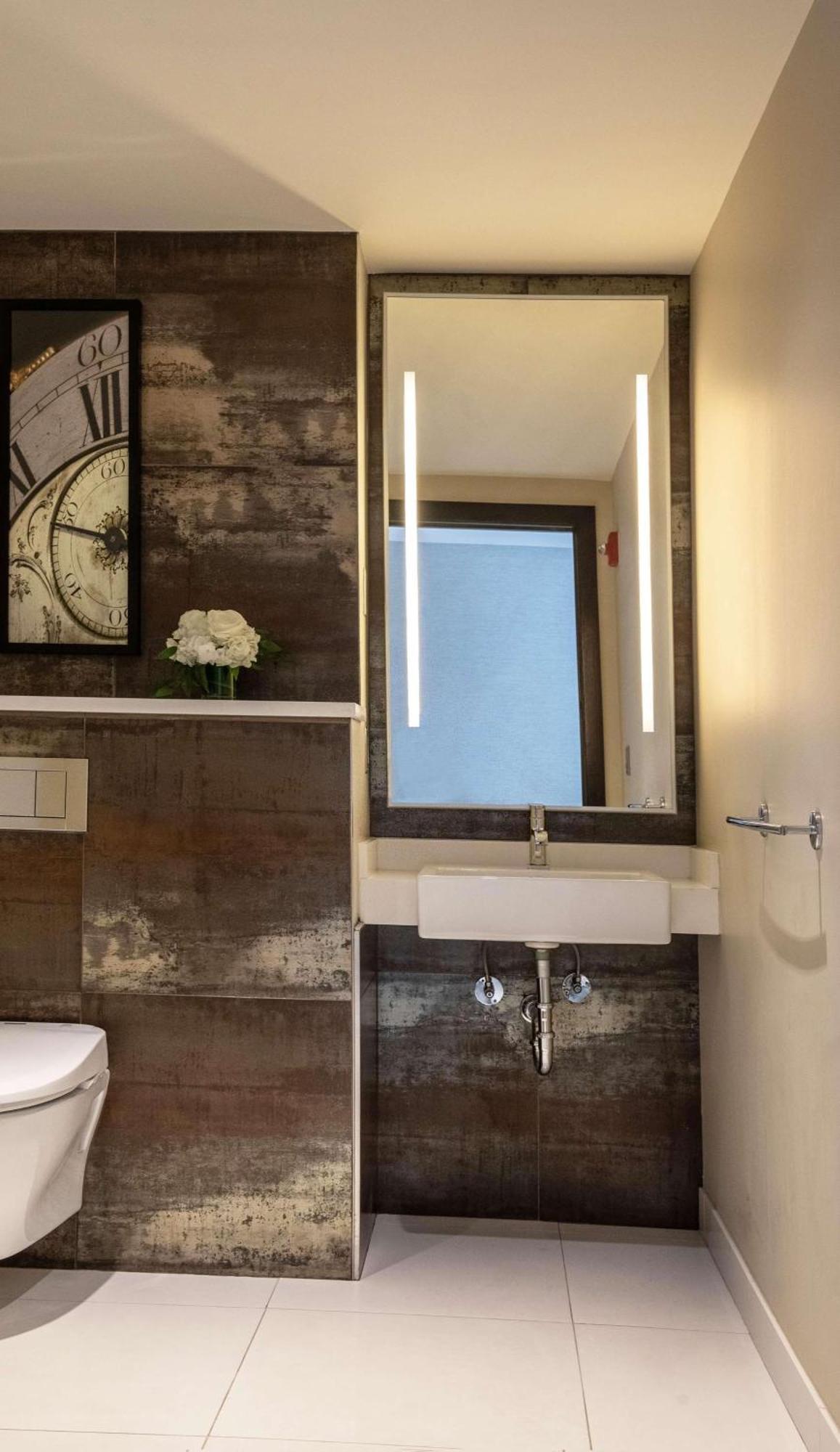 Radisson Blu Aqua Hotel, 4*