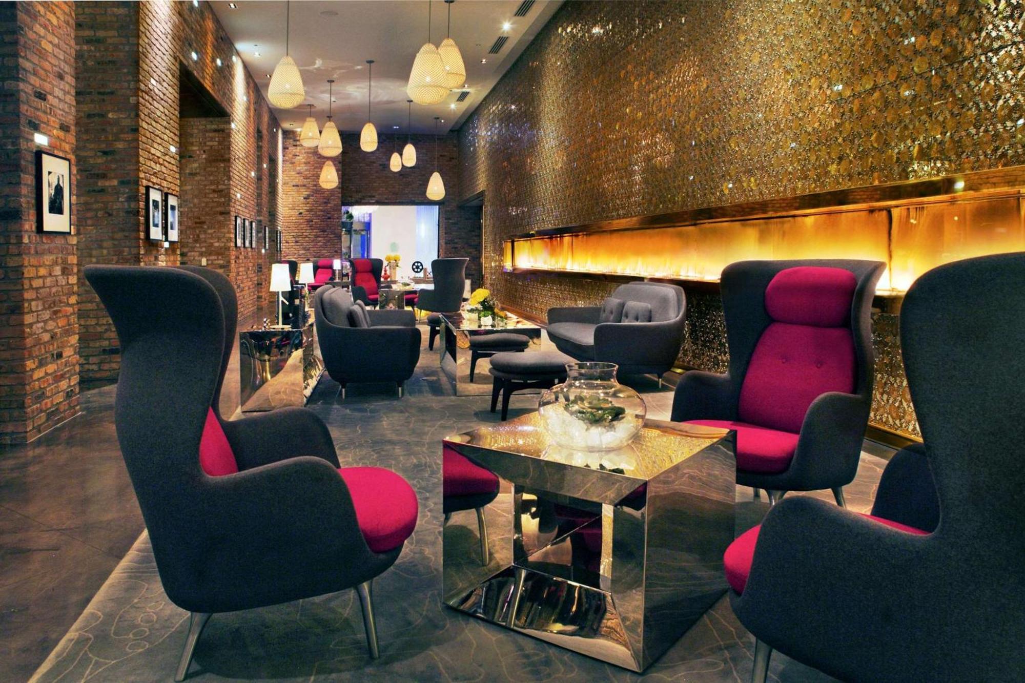 Radisson Blu Aqua Hotel, 4*
